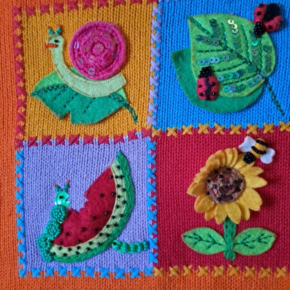 Sweater with colorful appliques. - Picture 3 of 4